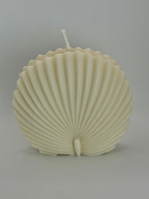 Scallop Shell Candle Large - Divine Glow