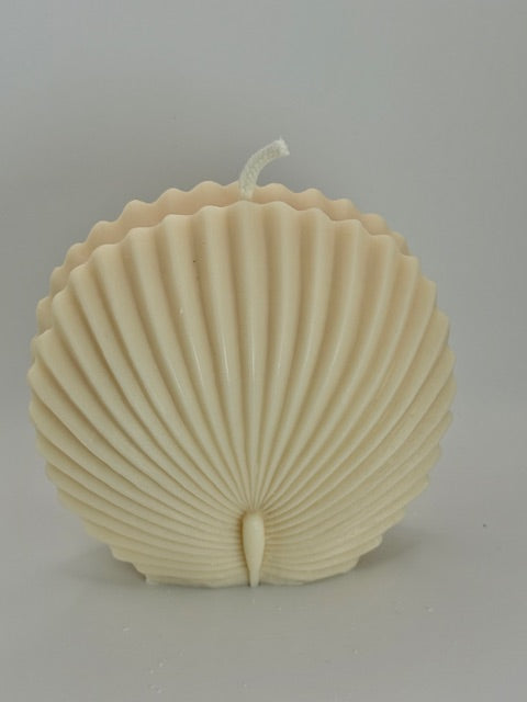 Scallop Shell Candle Large - Beach Linen